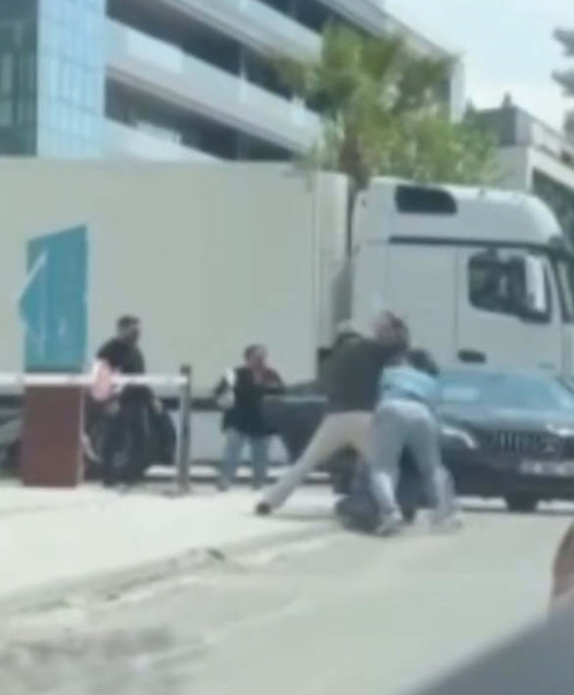 İzmir'de Trafikte Satırlı Kavga Kamerada