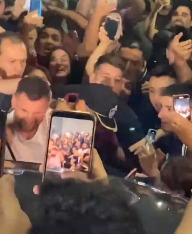 Restoranın etrafını kuşattılar! Lionel Messi, Arjantin'de canını zor kurtardı