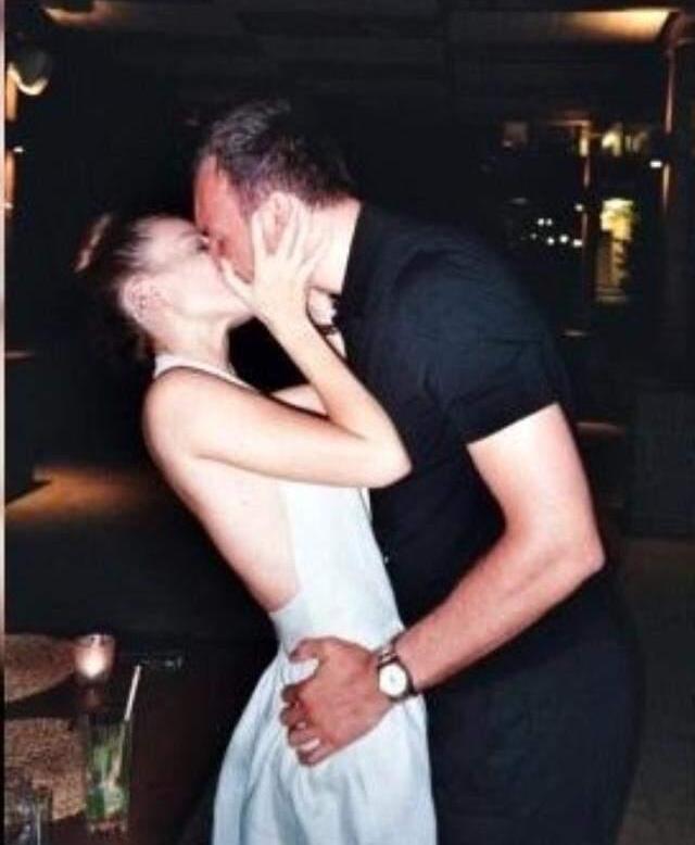 Duygu Özaslan aşka geldi! Basketbolcu sevgilisini dudağından öpmelere doymadı