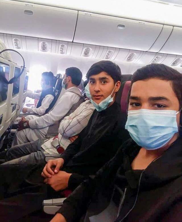 Afgan müzisyenler Katar'ın organize ettiği operasyonla Taliban'dan kaçıp özgürlüğe uçtu