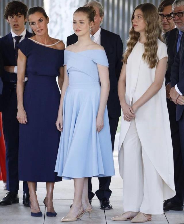 Tahtın güzeller güzeli varisi! İspanya'nın genç prensesi, ödül törenine gelenleri mest etti