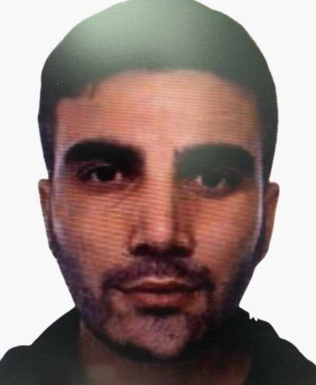 Kız kardeşini kaçıran şahsı durdurmak için arabanın kaputuna atladı! Sonrası korkunç
