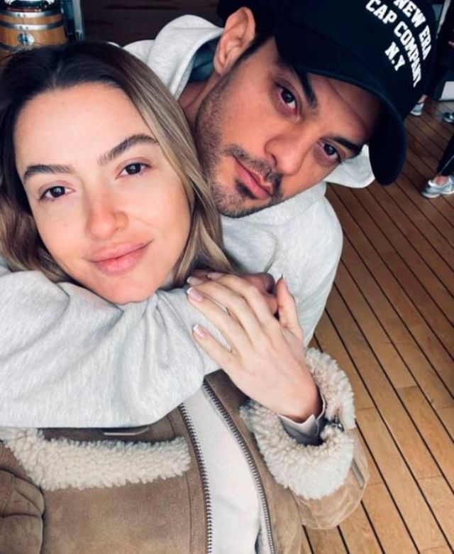 Hadise ve Mehmet Dinçerler'in düğün töreninden ilk kare! Görümce gelin çiçeğiyle poz verdi