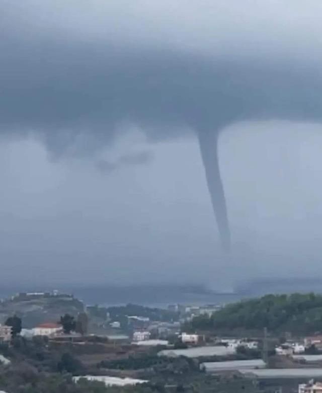 Alanya'da çıkan hortum panik oluşturdu