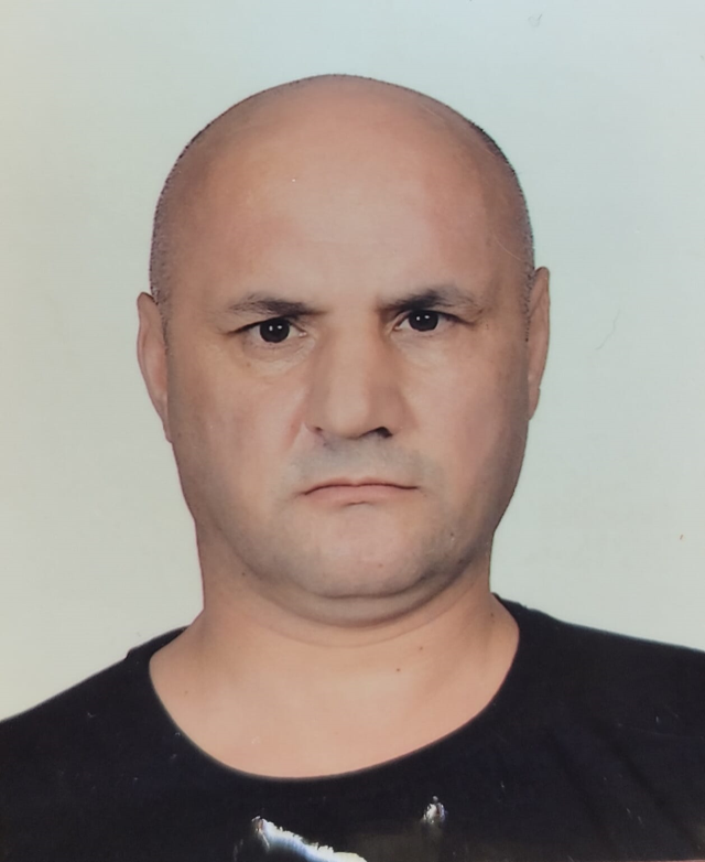 Lisede eski hükümlü güvenlik görevlisi, kız kardeşleri öldürdü