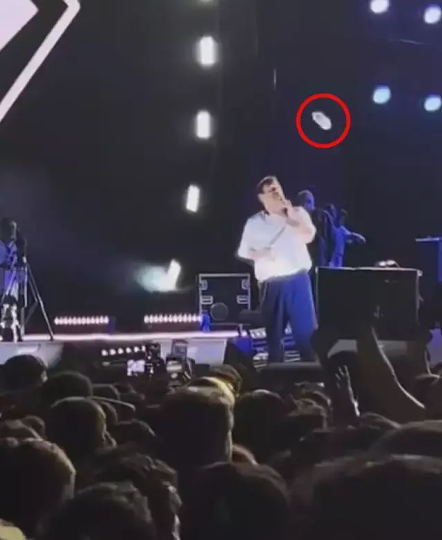 Şanlıurfa'da sahne alan ünlü şarkıcının zor anları! Bırakıp gitmemek için çok direndi