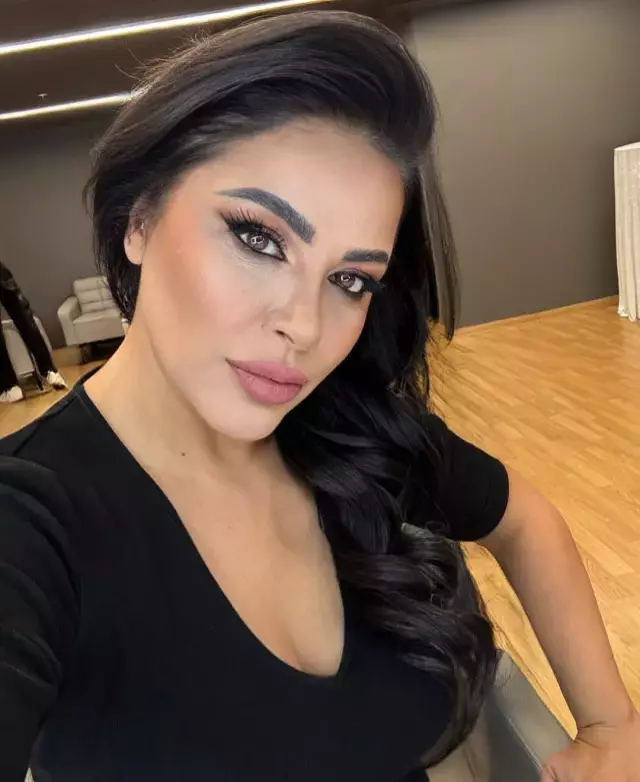 Zara'dan iddialı selfie: Göğüs detayı ön planda