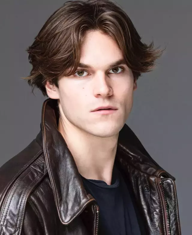 دیلان چیچک دنیز، در کنار دوست صمیمی همسر سابقش