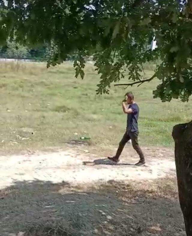 Pişkinliğin bu kadarı! Ormanı yakıp, elini kolunu sallaya sallaya bölgeden ayrıldı