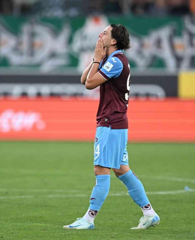 Trabzonsporlu futbolcu Enis Destan'ın annesi, Abdullah Avcı'yı tehdit etti