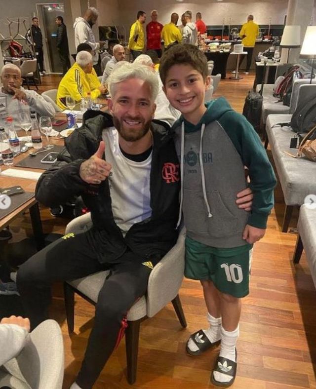 Alex'in sevimli oğlu büyüdü, babasının kopyası oldu! Futbolculuğu da bir o kadar iyi