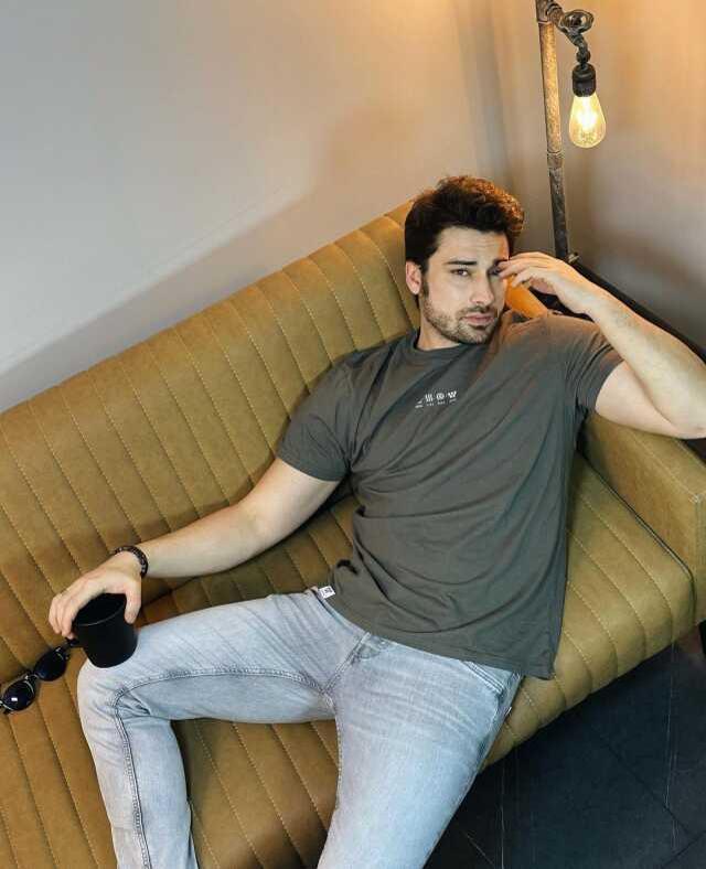 1 aydır aşk yaşadıkları konuşulan Sıla Türkoğlu ve Alp Navruz'dan ilk kare geldi