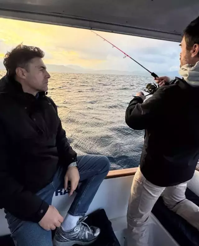 Kıvanç Tatlıtuğ ve Kıvanç Kasabalı Gökova'da: Tuttukları kocaman balık şaşırttı