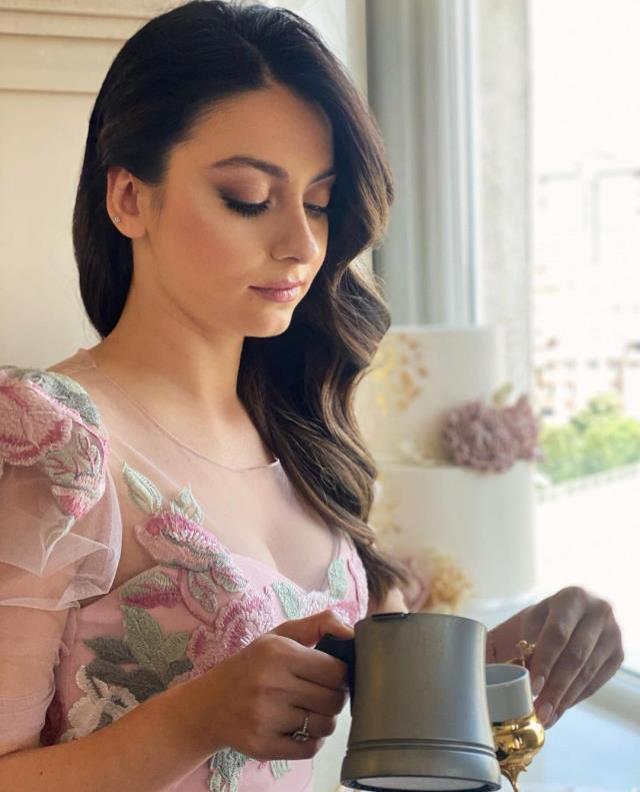 Cennet Mahallesi dizisiyle tanınan Belemir Temizsoy nişanlandı