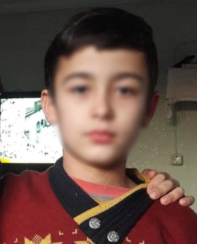 Hayvan otlatmaya gittiği arazide kanlar içinde bulunmuştu! Küçük Emir'i başından vuranlar akrabası çıktı