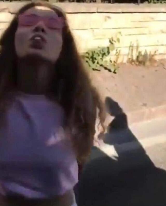 Trafikte tartıştığı adamın yüzüne tüküren Irmak Arıcı'dan bir skandal daha! Sahneden indirildi