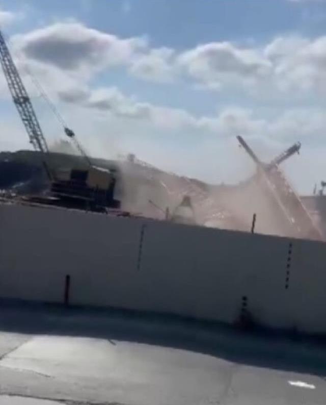 Sancaktepe'de metro çalışmasında vinç devrildi! O anlar kameraya yansıdı