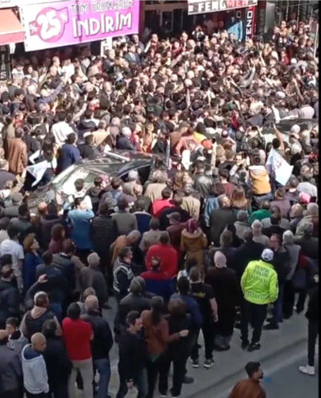 Kılıçdaroğlu'na Konya'da büyük ilgi! Kalabalık nedeniyle Esnaf ziyaretini iptal edip aracından konuşmak zorunda kaldı