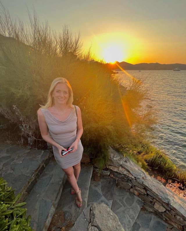 Norveç Adalet Bakanı'nın bikinili tatil pozu kriz çıkardı: Kuralları çiğnedin