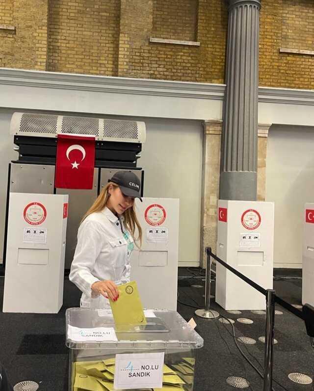 Rüştü Reçber'in eşi Işıl Reçber önümüzdeki seçimler için oyunu kullandı