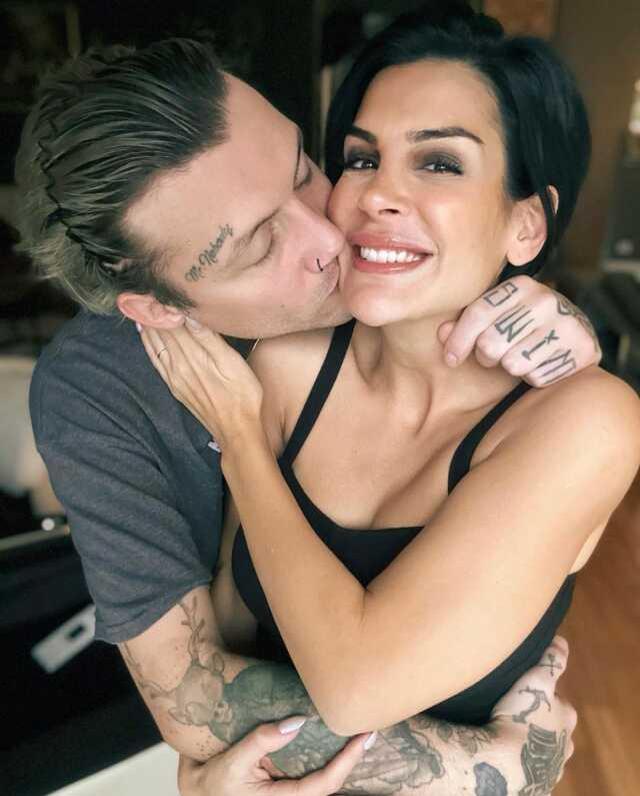 Kenan Öztürk, Deniz Akkaya'nın 'Eş değiştirme partisi verdi' sözünü yalanladı