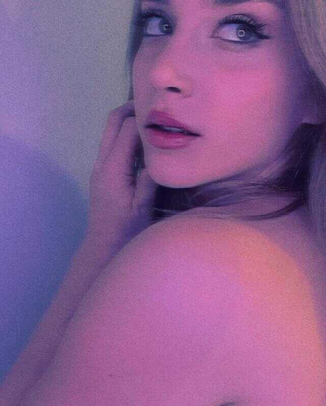 Güzel oyuncu Hayal Köseoğlu, iç çamaşırlı pozlarını paylaştı