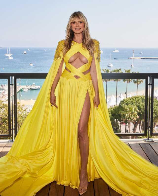 Cesur sarı elbisesiyle kırmızı halıda boy gösteren Heidi Klum fena frikik verdi