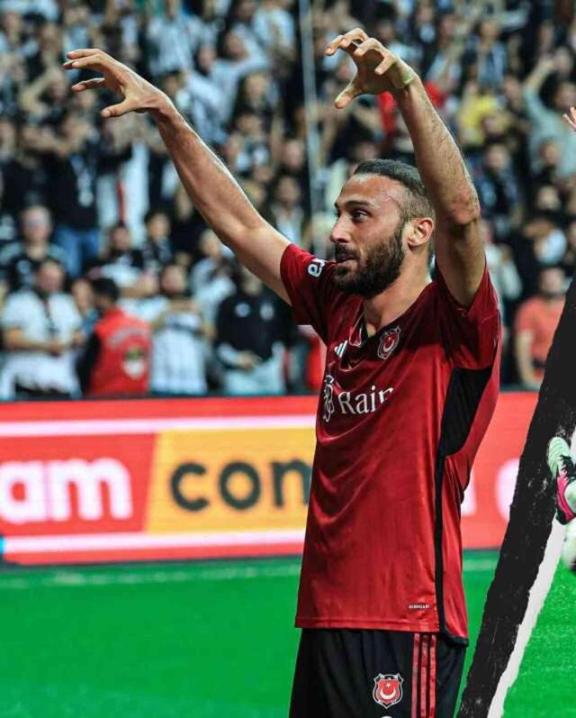 Cenk Tosun Fenerbahçe'de! Cenk Tosun Fenerbahçe ile anlaşma sağladı mı? Cenk Instagram'da Beşiktaş emojisini kaldırdı!