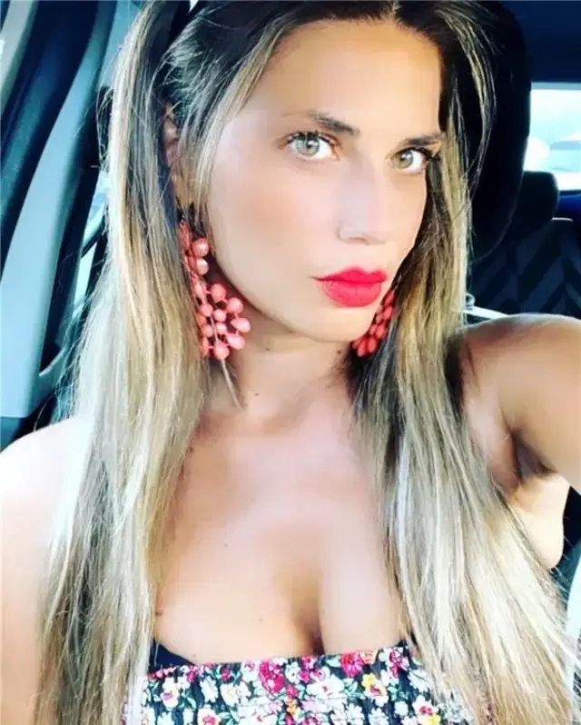 İtalyan Sevgilisi Bu Pozla Aşkı Duyurdu