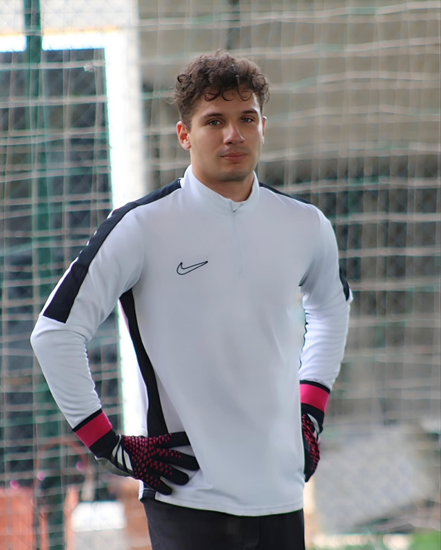 Takımsız kaldı, yeni işini halı sahada buldu