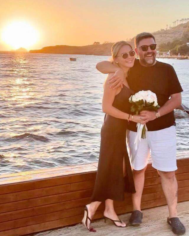 Ece Erken, arabasını parçaladığı yasak aşkıyla nikah masasına oturdu