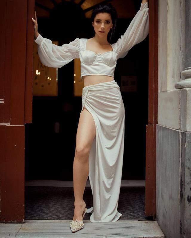 Merve Boluğur yaz moduna geçti, imajını tazeledi