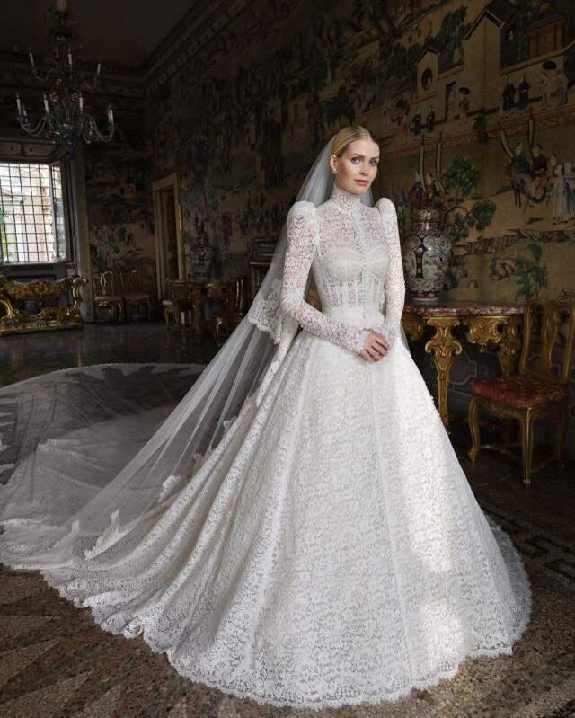 Prenses Diana'nın yeğeni Lady Kitty Spencer, kendisinden 32 yaş büyük milyarderle evlendi