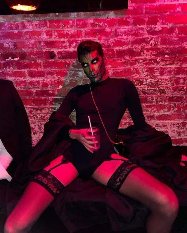 Kerimcan Durmaz'dan Cadılar Bayramı pozu! Kıyafeti makyajını gölgede bıraktı