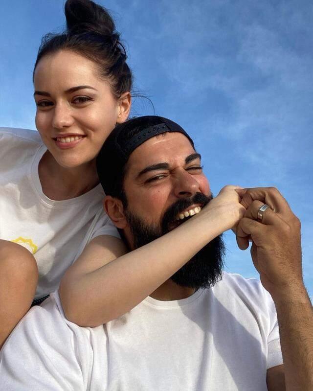 Fahriye Evcen eşi Burak Özçivit'in doğum gününü kutladı, bir fotoğraf herkesin dikkatini çekti