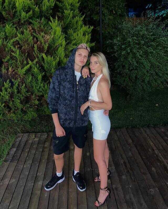 Ebrar Karakurt, sevgilisinin derin göğüs dekolteli pozuna sessiz kalamadı: Öldürdün artık nabzımı yoklama