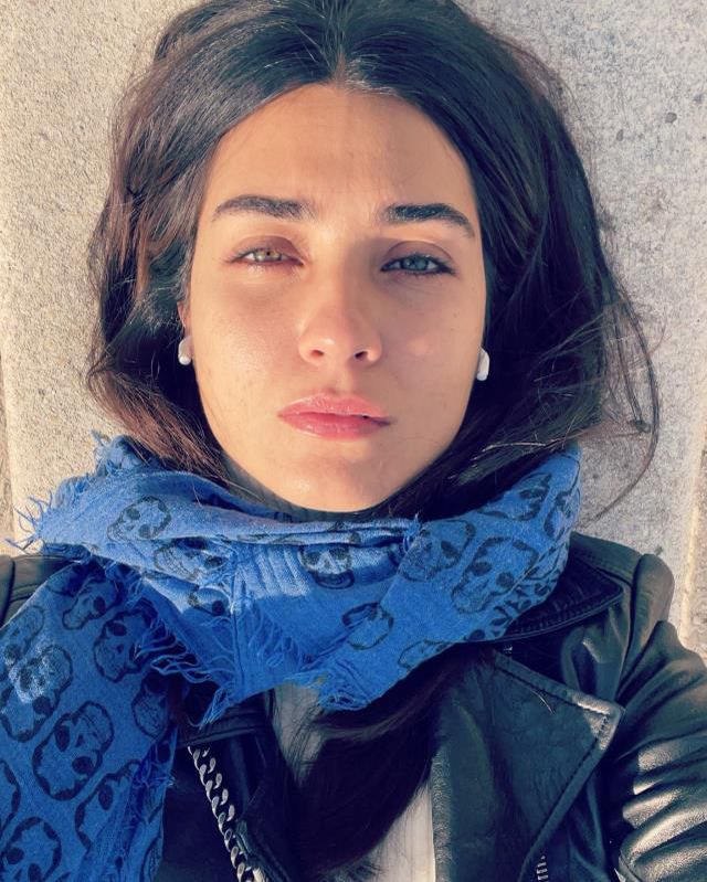 Tuba Büyüküstün, Hazal Kaya'nın oyunculuk performansını eleştiren Ahmet Hakan'a tepki gösterdi