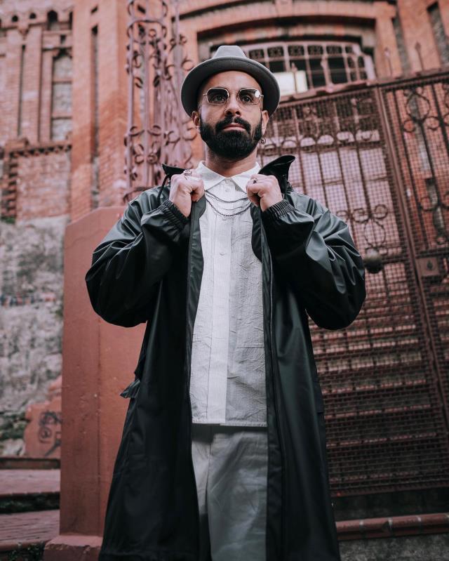 Şarkıcı Gökhan Türkmen, kendi tarzından esinlenerek giyim markası kurdu