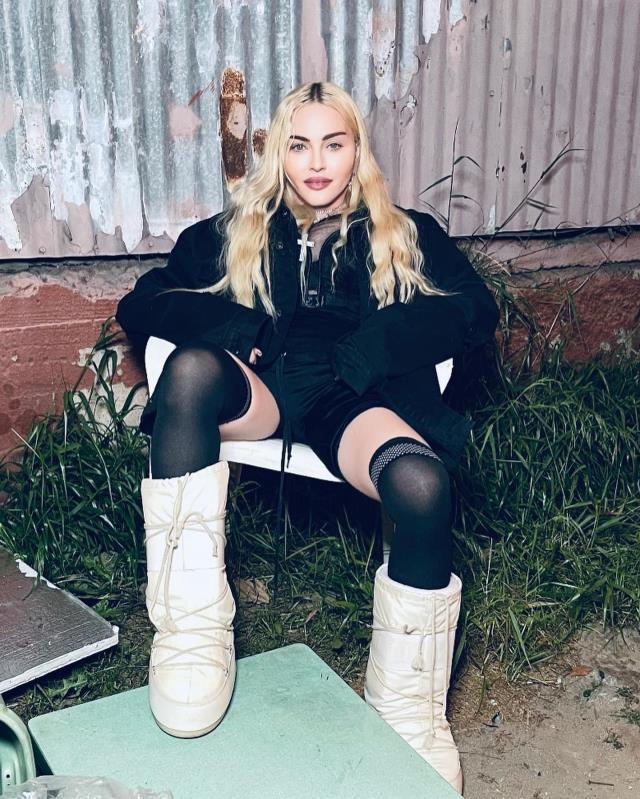 Sınırları zorlayan Madonna, yayınladığı videoda iç çamaşırını gösterdi