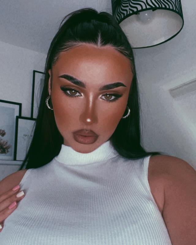 Bağırsak hastalığına yakalanan genç kız ameliyat masasından kalktığında hayatının şokunu yaşadı