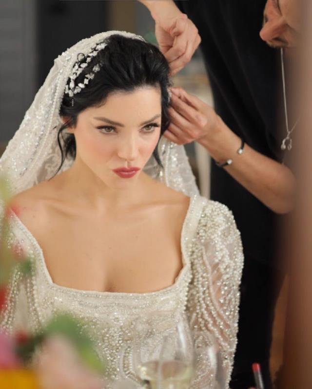 Boşanma kararının ardından her şeyi tek kalemde silen Merve Boluğur, gelinlikli fotoğraflarına kıyamadı