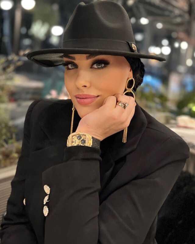 Sahneleri bırakıp tesettüre girmeye hazırlanan Tuğçe Tayfur, annesiyle iftar pozunu paylaştı