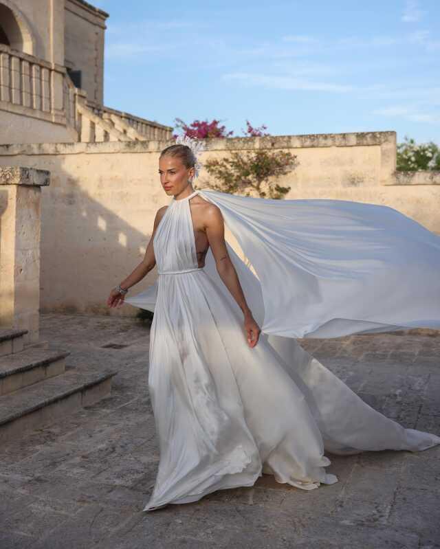 Burcu Esmersoy, Kendisinden 16 Yaş Küçük İş İnsanı Nazım Akmandil ile Evlendi