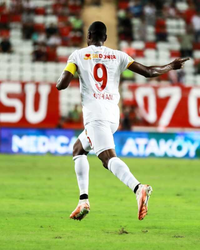 Gol düellosunun galibi Kanarya! Fenerbahçe Kayseripor'u deplasmanda 4-3 yendi