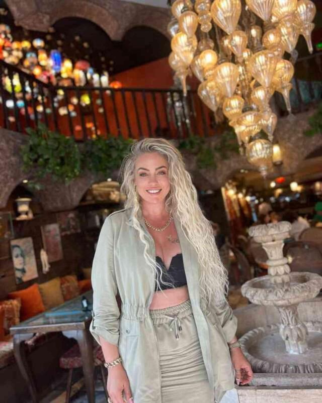 Şarkıcı Yeliz Yeşilmen, Uludağ fiyatlarına sitem etti