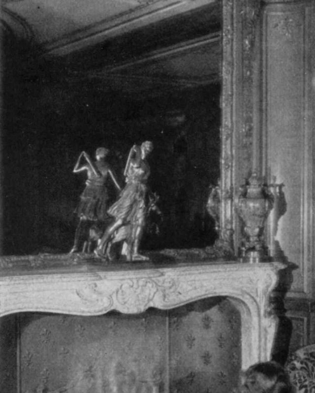 Robot denizaltılar, Titanik'in enkazında gizemli bir kayıp heykel ve tırabzan keşfetti