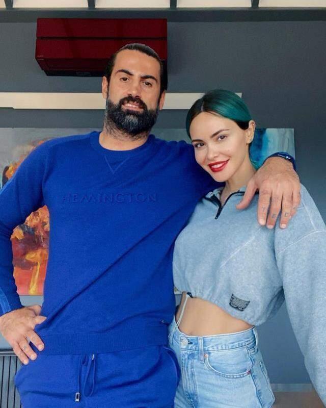 Oyuncu Zeynep Demirel, doğum günün süper mini elbiseli pozlarıyla kutladı