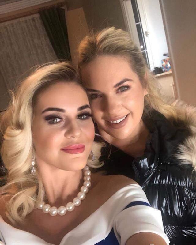 Oyuncu Emine Ün'ün kız kardeşi Duygu ile benzerliği sosyal medyada gündem oldu