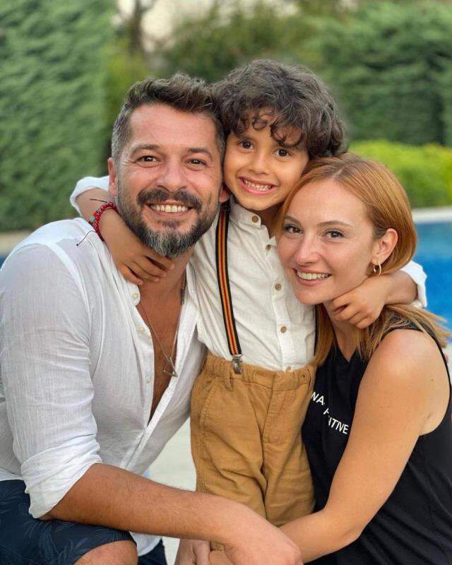 Final kararı alan Sen Çal Kapımı'nın çekimleri tamamlandı, oyuncular son set gününde duygusal anlar yaşadı