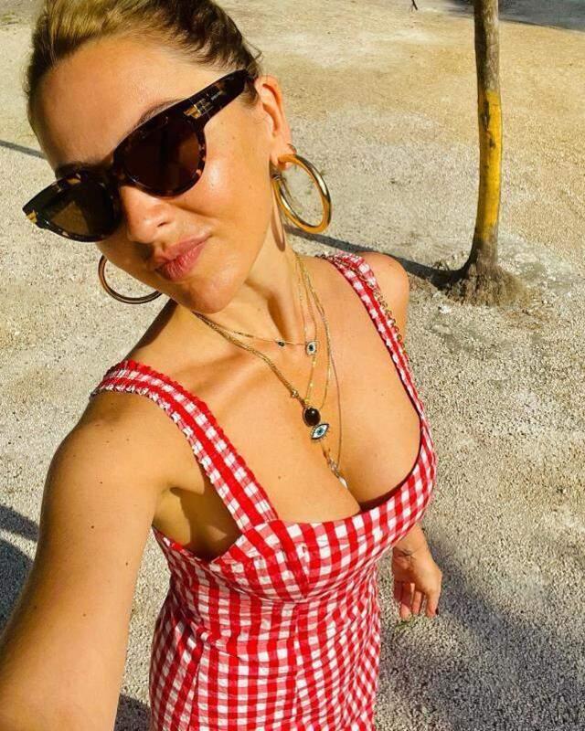 Ünlü şarkıcı Hadise, Mehmet Dinçerler'e olan aşkını ilan etti: Gülümsememin sebebi sensin